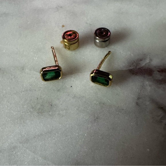 MELANIE AULD
Emerald cut earrings (green) - Picture 2 of 3